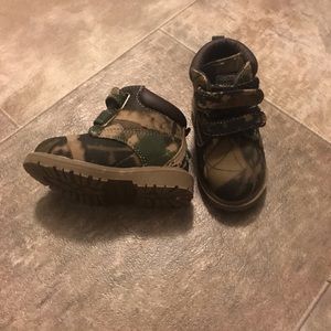 Camo boy boots
